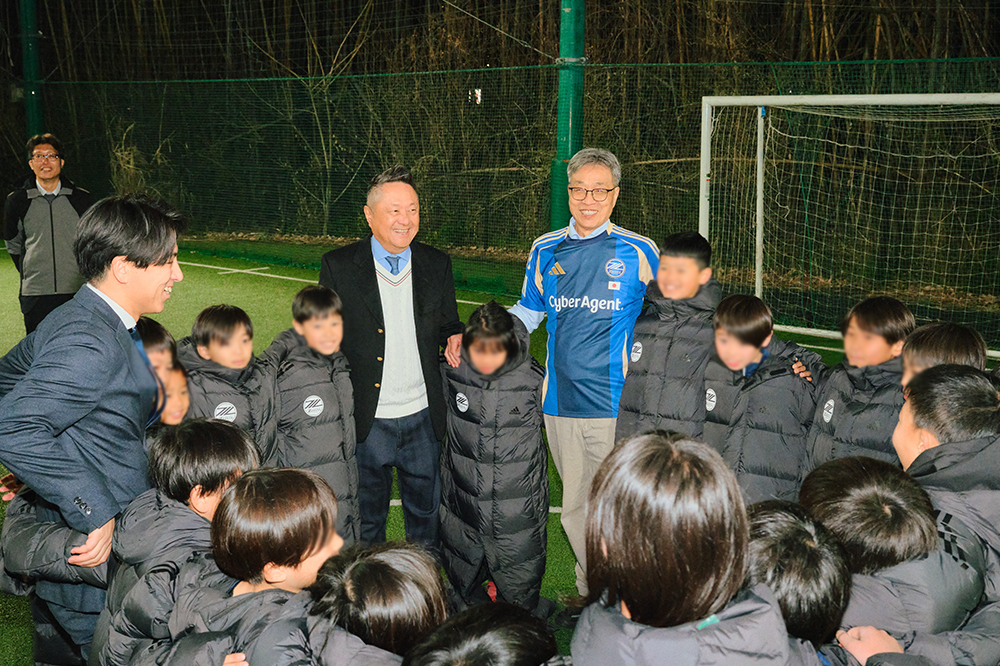 陳駿季部長與小球員互動